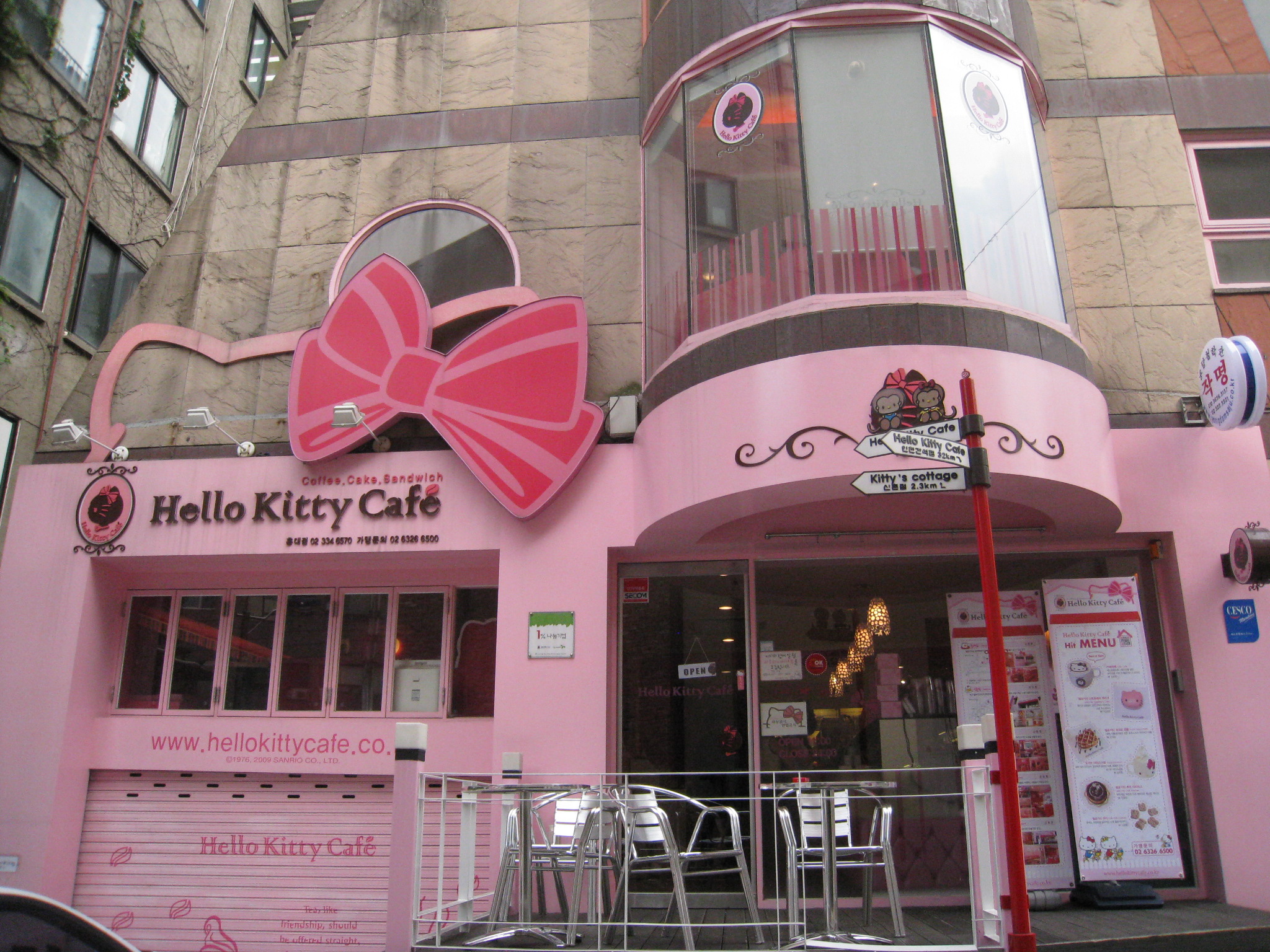 Hello Kitty Cafe  South Korea chinkyeyedhoarder